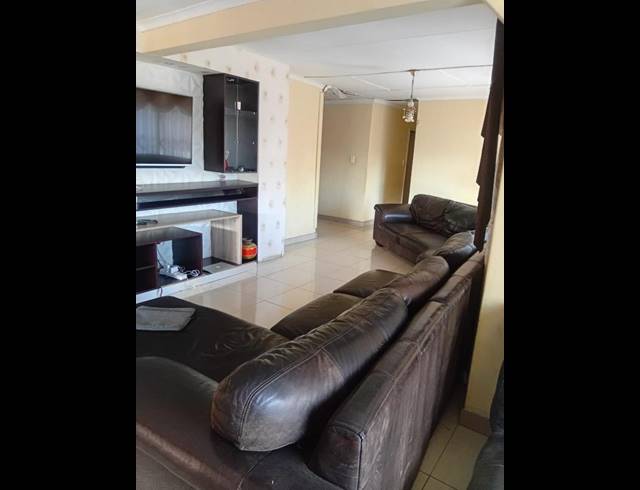 3 BEDROOM HOUSE FOR SALE IN NEWLANDS WEST